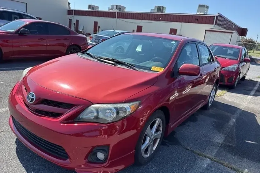 2012 Toyota Corolla LE photo 1