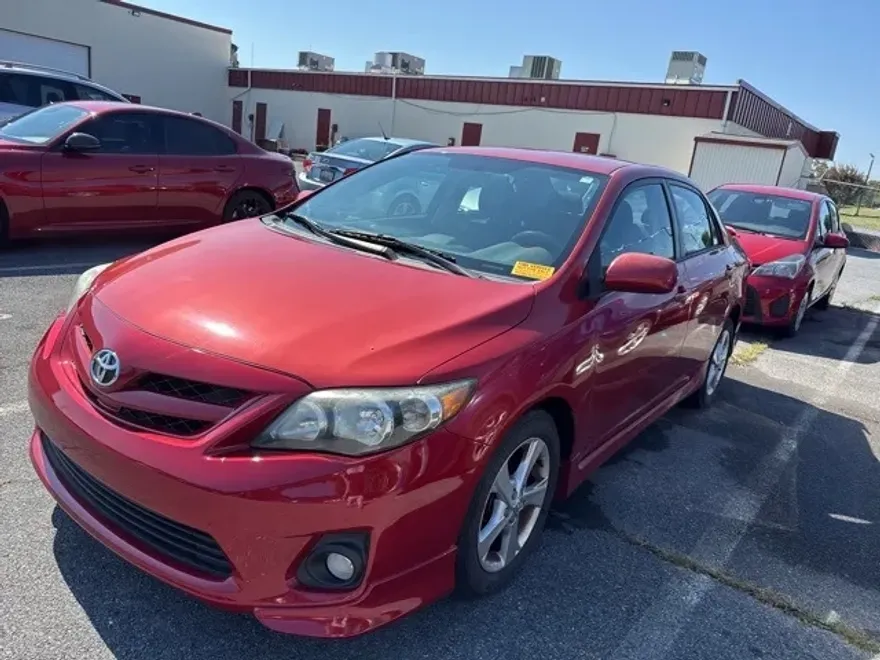 2012 Toyota Corolla LE photo 1