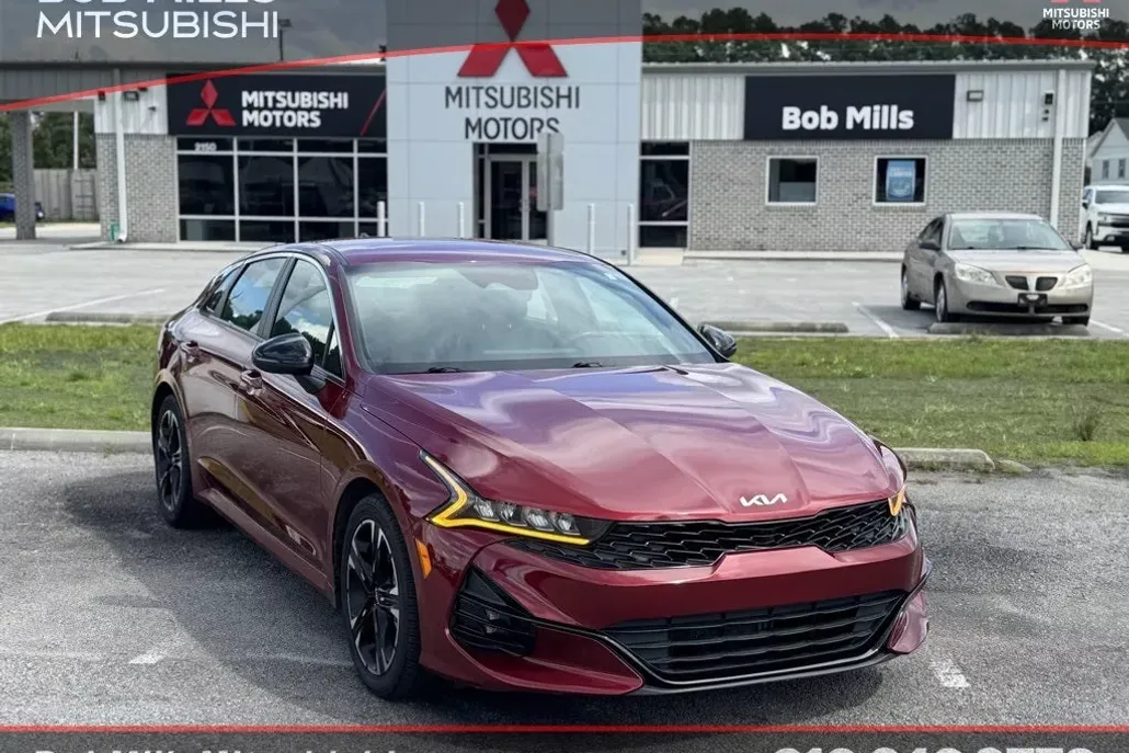 2022 Kia K5 GT-Line photo 1