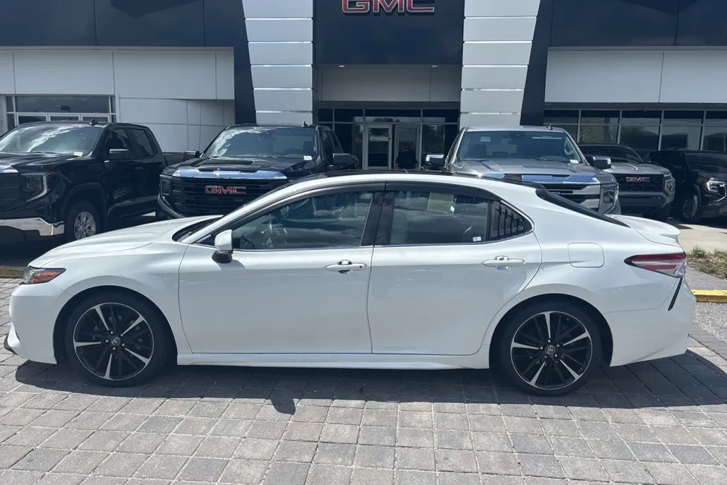 2018 Toyota Camry XSE photo 1