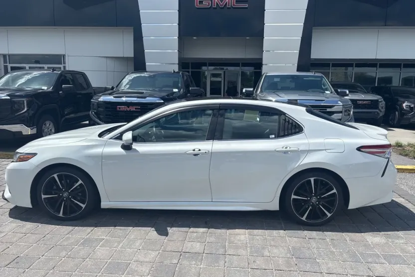 2018 Toyota Camry XSE photo 1
