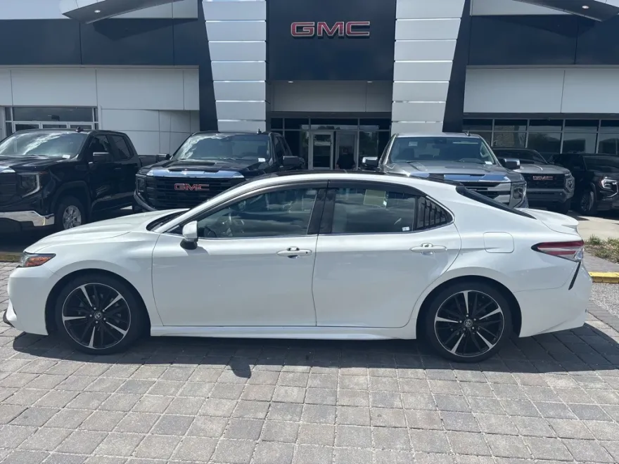 2018 Toyota Camry XSE photo 1
