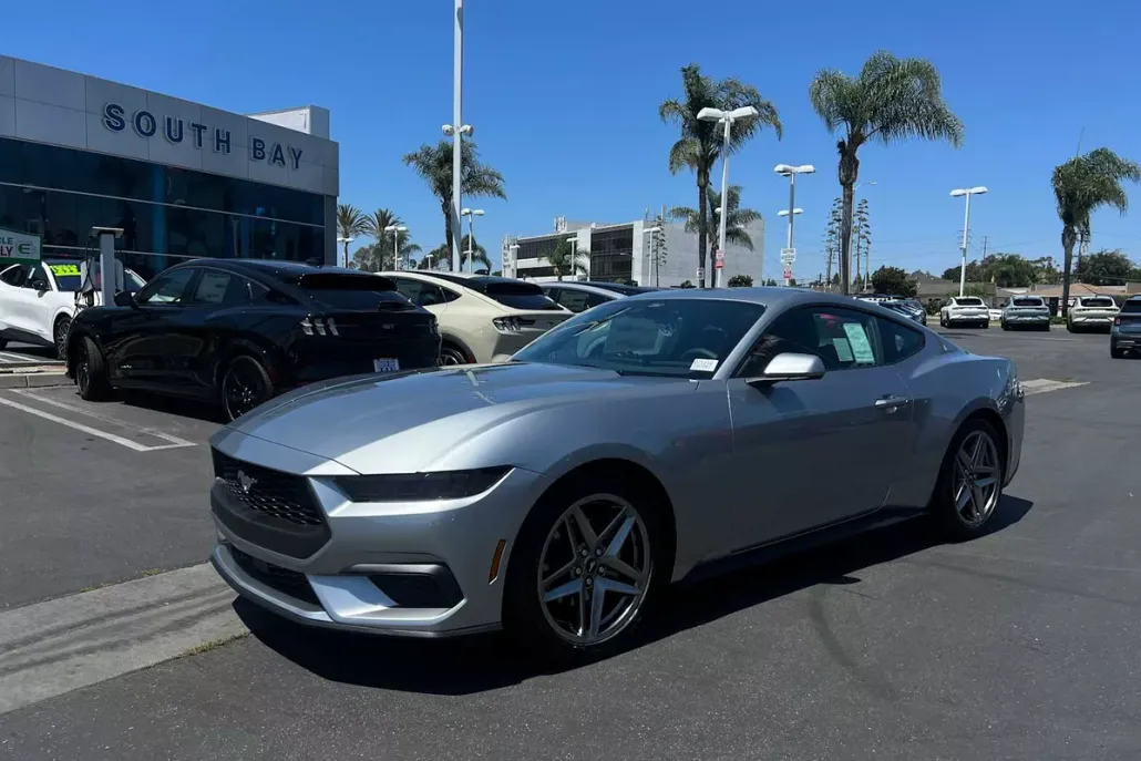 2025 Ford Mustang EcoBoost photo 1