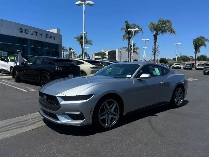 2025 Ford Mustang EcoBoost photo 1