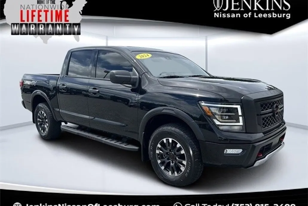 2024 Nissan Titan PRO-4X photo 1