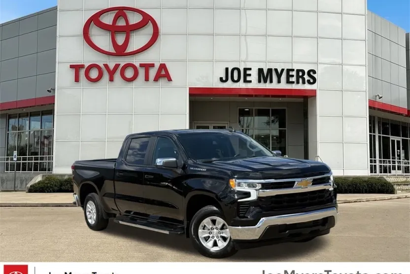 2024 Chevrolet Silverado 1500 LT photo 1