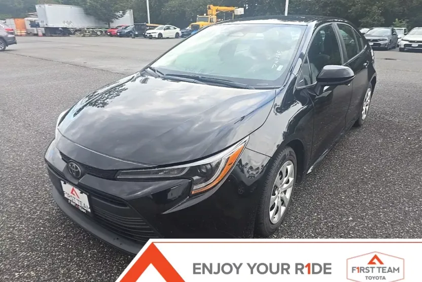 2023 Toyota Corolla LE photo 1