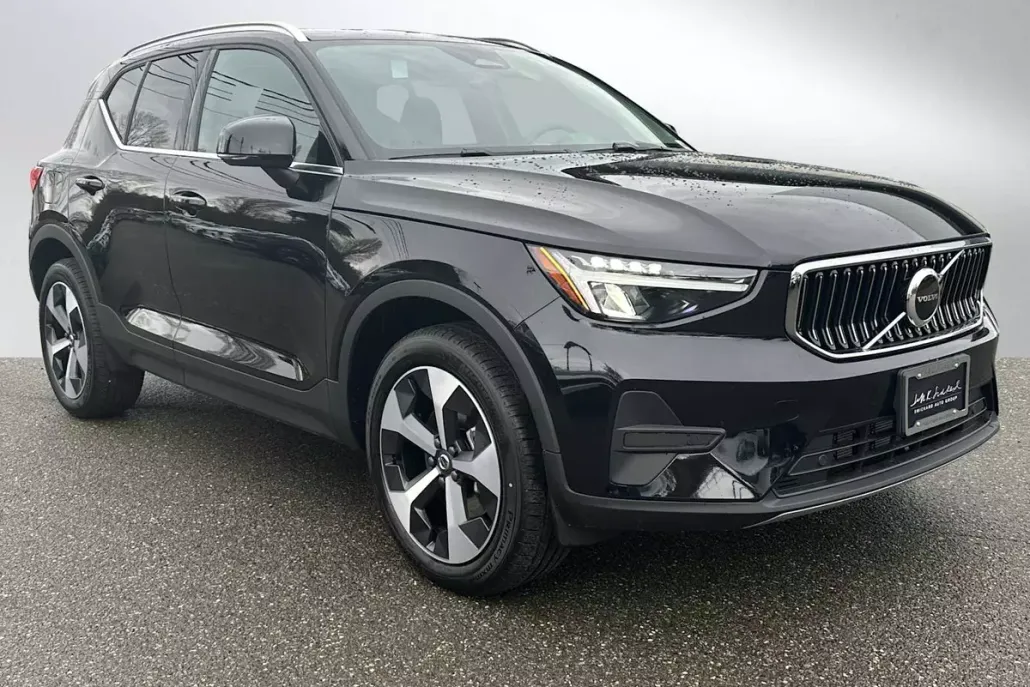 2025 Volvo XC40 Core photo 1
