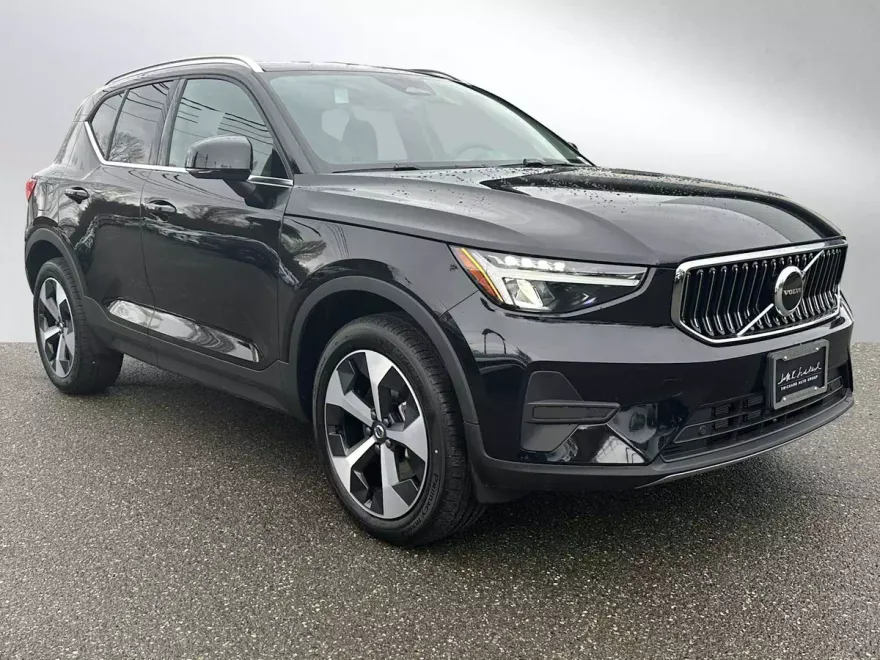 2025 Volvo XC40 Core photo 1