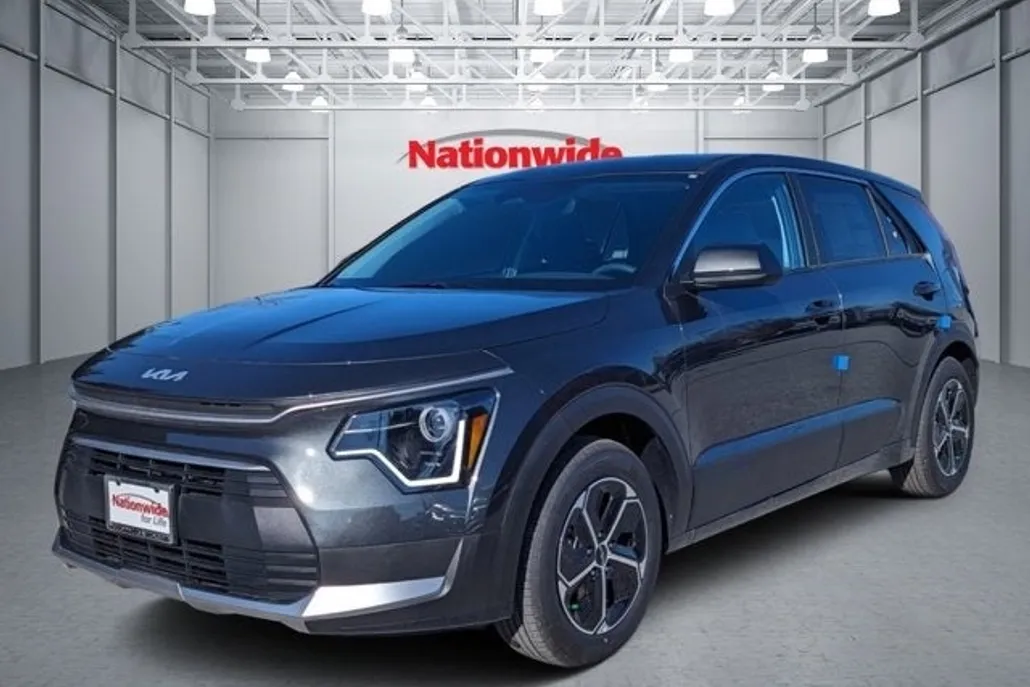 2025 Kia Niro LX photo 1