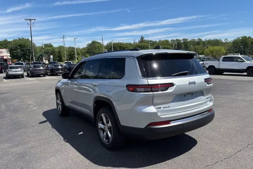 2022 Jeep Grand Cherokee Limited photo 1