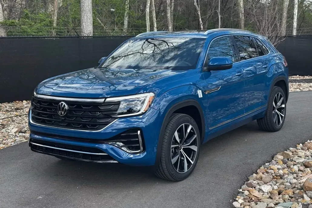 2025 Volkswagen Atlas Cross Sport SEL Premium R-Line photo 1