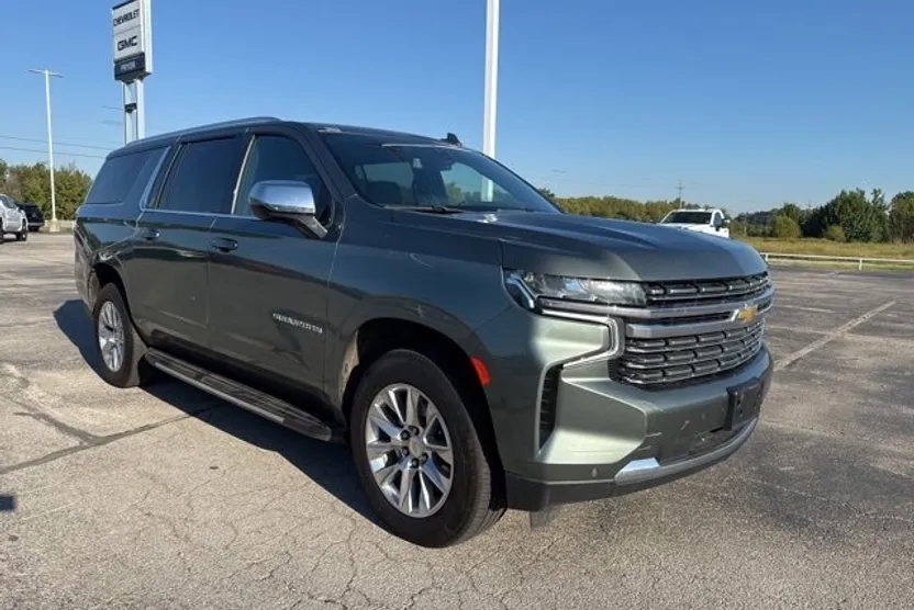 2023 Chevrolet Suburban Premier photo 1