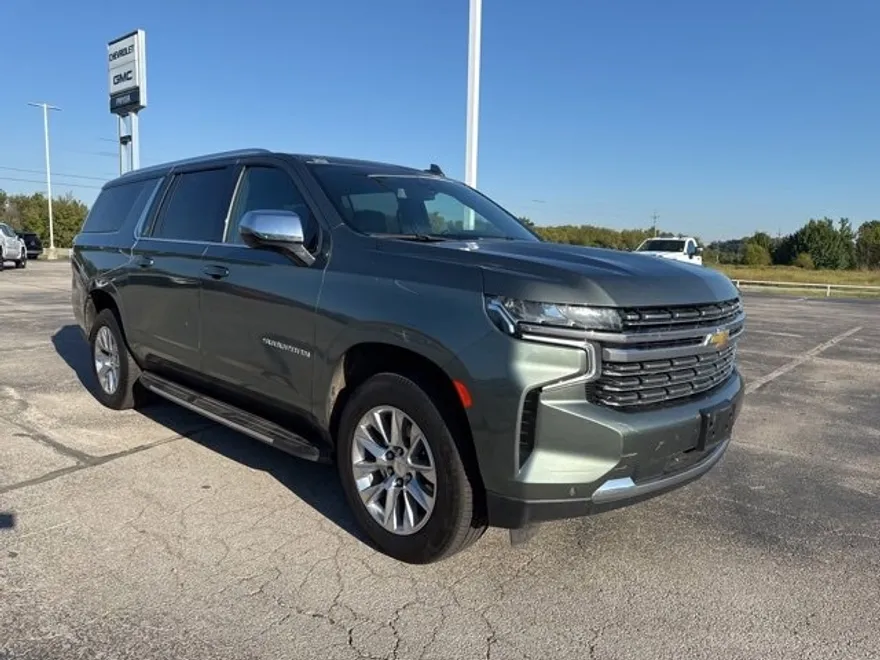 2023 Chevrolet Suburban Premier photo 1