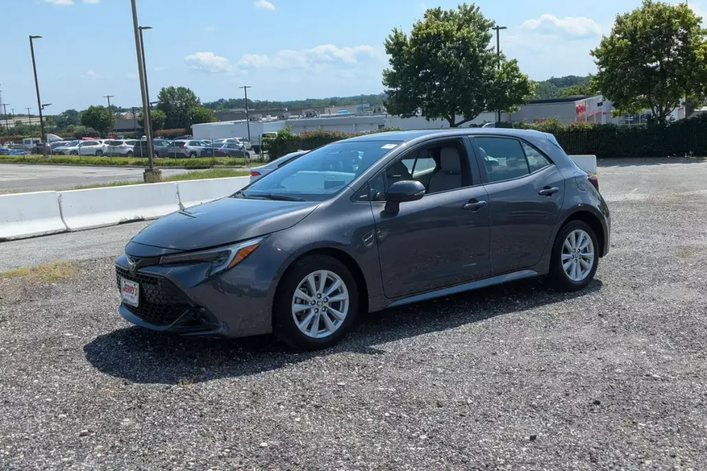 2023 Toyota Corolla SE photo 1