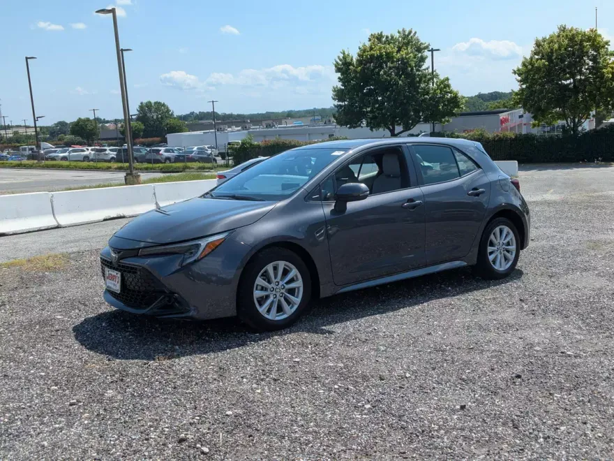 2023 Toyota Corolla SE photo 1