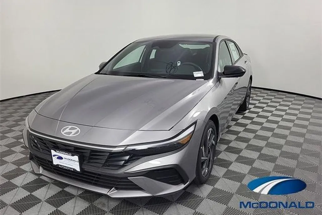 2025 Hyundai Elantra SEL Sport photo 1