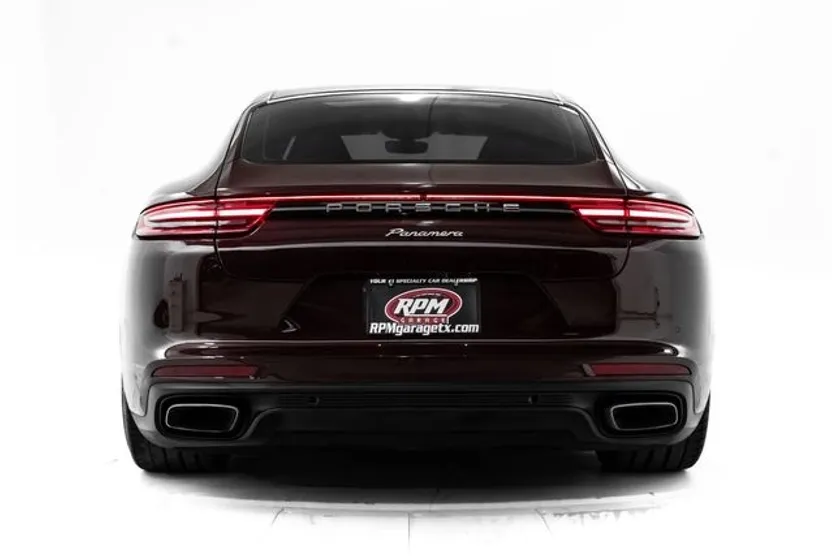2018 Porsche Panamera Base 4 photo 1