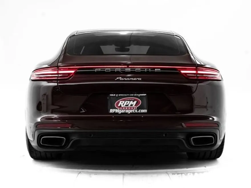 2018 Porsche Panamera Base 4 photo 1