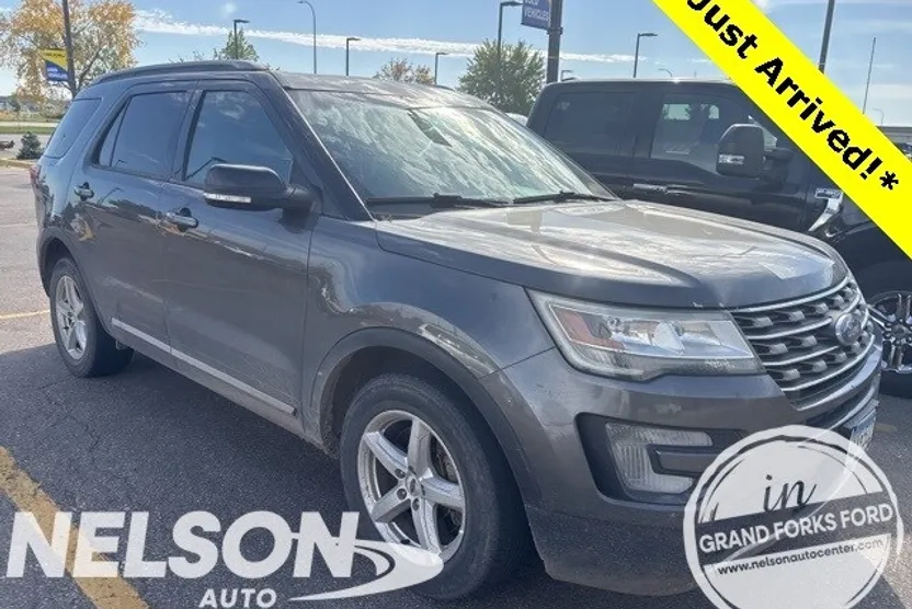 2016 Ford Explorer XLT photo 1