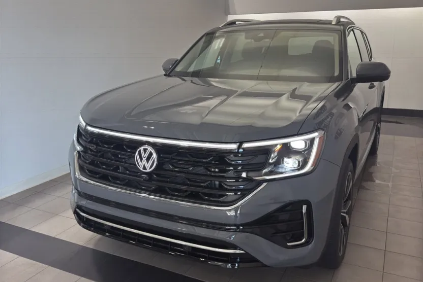 2025 Volkswagen Atlas SEL Premium R-Line photo 1