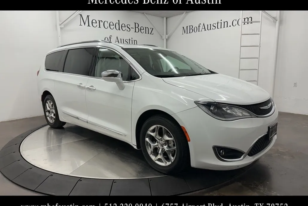 2019 Chrysler Pacifica Limited photo 1