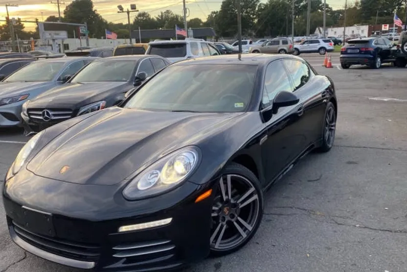 2014 Porsche Panamera 4 photo 1