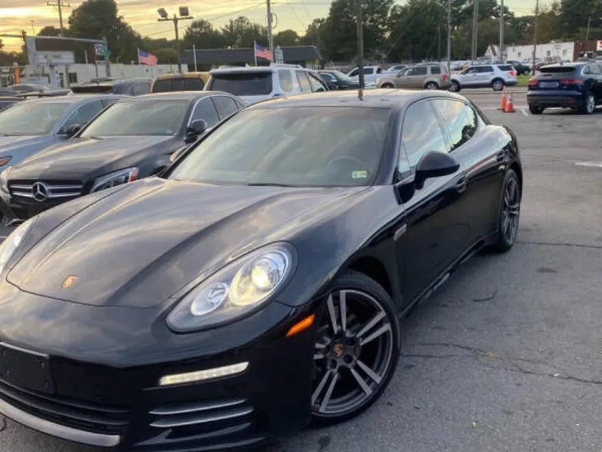 2014 Porsche Panamera 4 photo 1