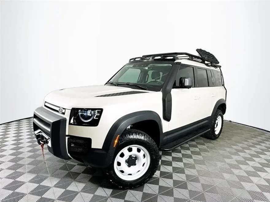 2024 Land Rover Defender 110 S photo 1