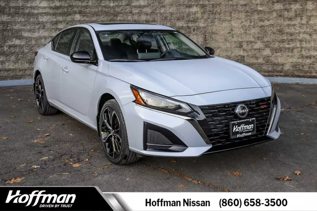 2025 Nissan Altima SR photo 1