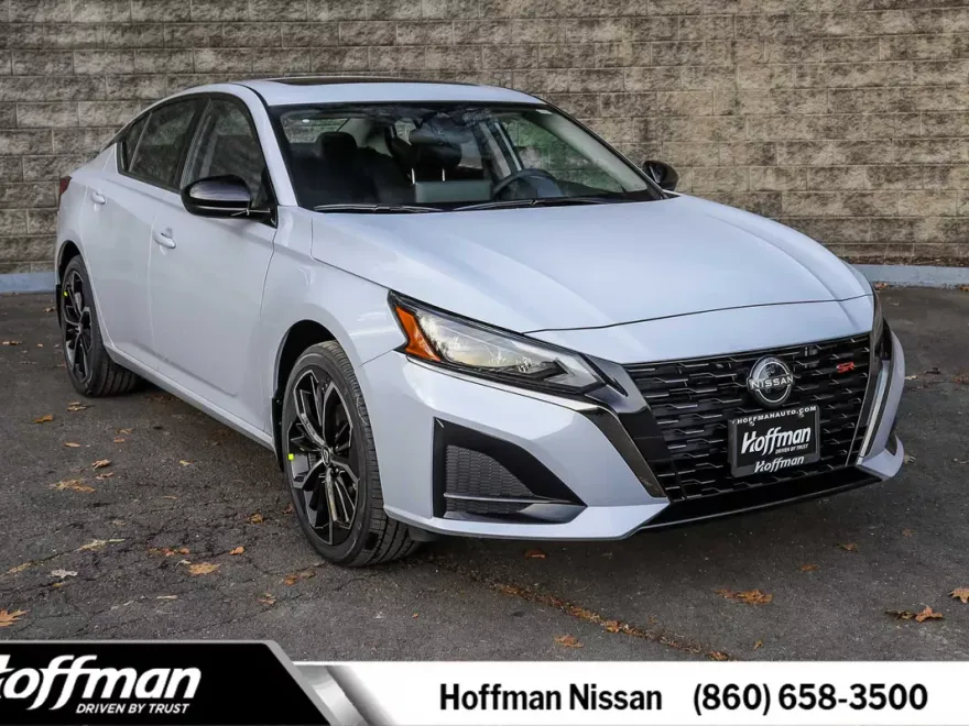 2025 Nissan Altima SR photo 1