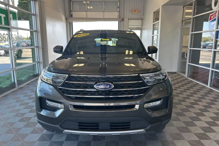2020 Ford Explorer XLT photo 1