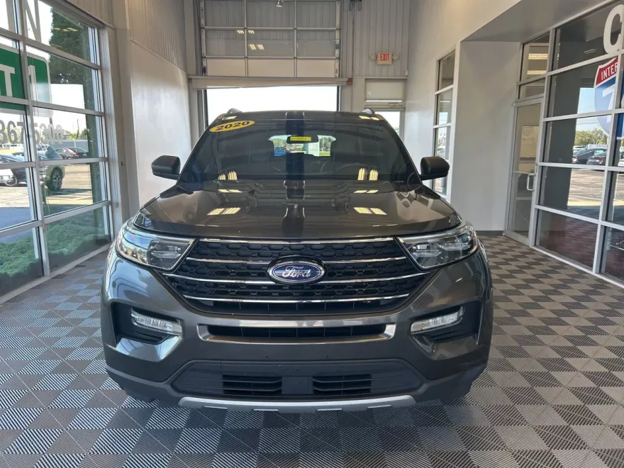 2020 Ford Explorer XLT photo 1
