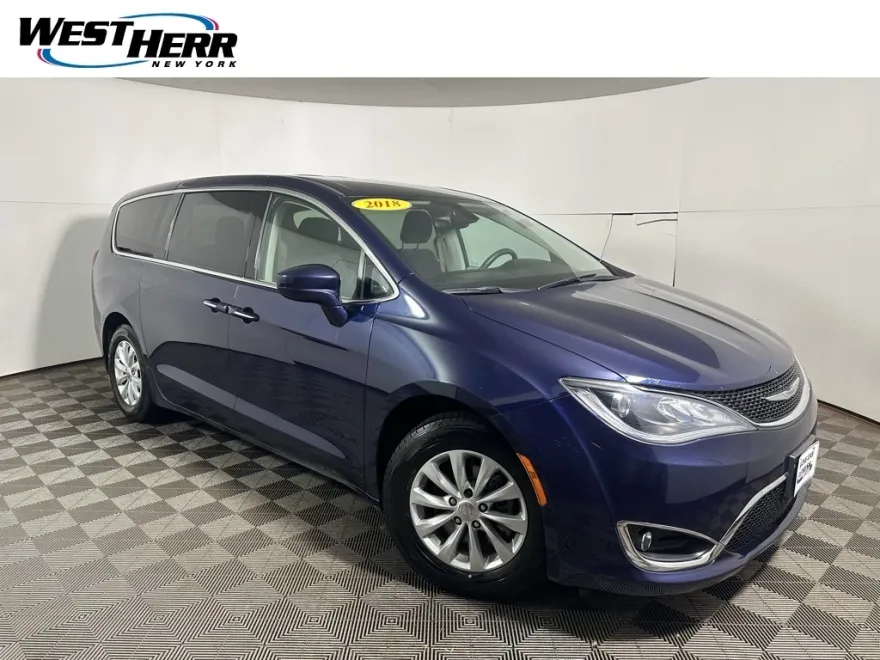 2018 Chrysler Pacifica Touring Plus photo 1
