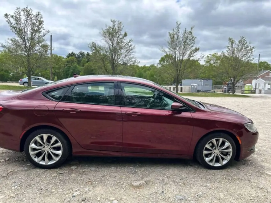 2015 Chrysler 200 S photo 1