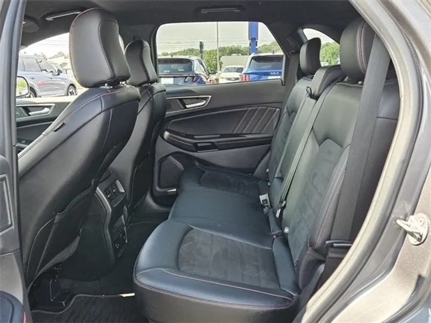 2022 Ford Edge ST photo 12