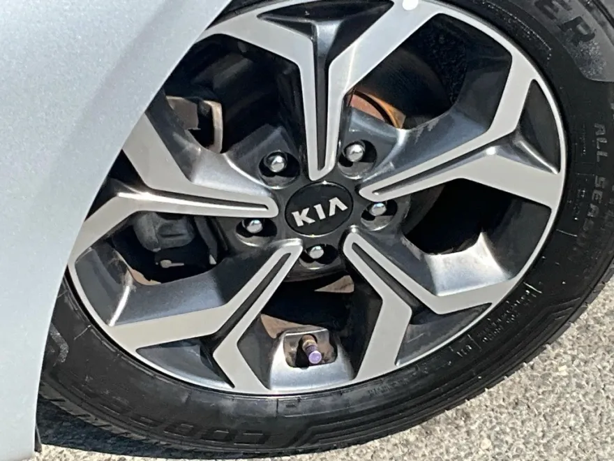 2021 Kia Forte LXS photo 1