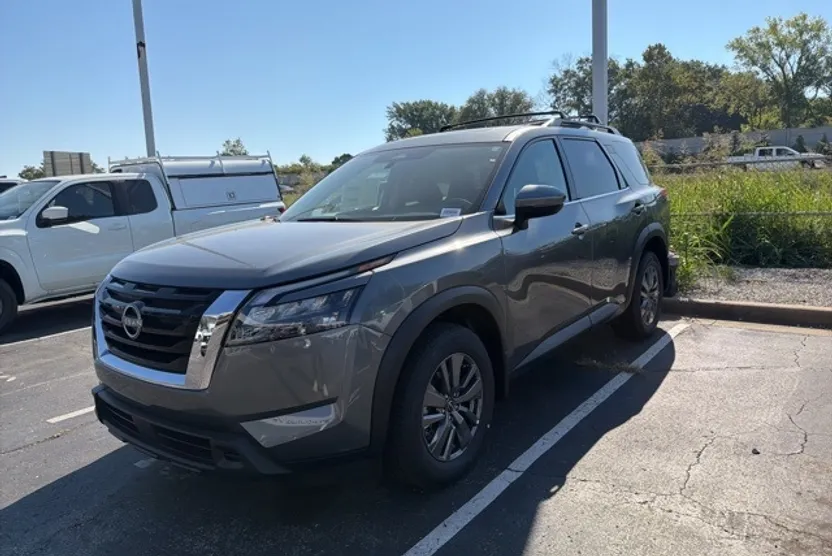 2025 Nissan Pathfinder SV photo 1