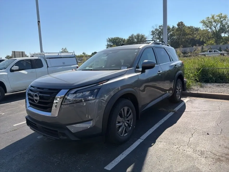 2025 Nissan Pathfinder SV photo 1
