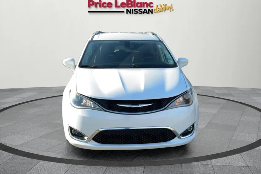 2018 Chrysler Pacifica Touring L photo 1