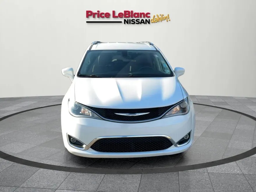 2018 Chrysler Pacifica Touring L photo 1