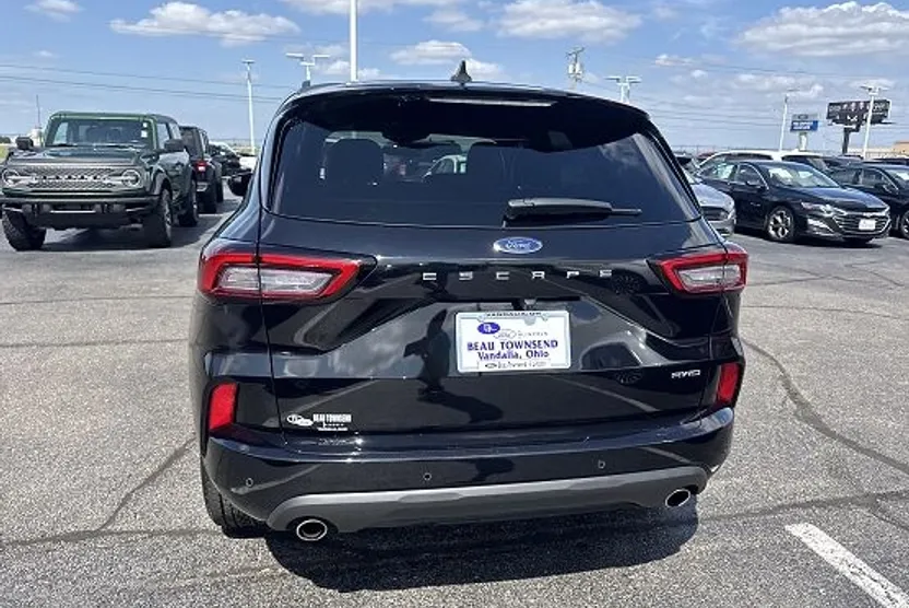 2023 Ford Escape ST-Line photo 1