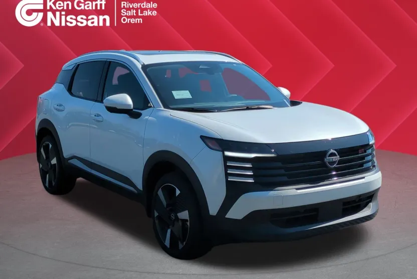 2025 Nissan Kicks SR photo 1