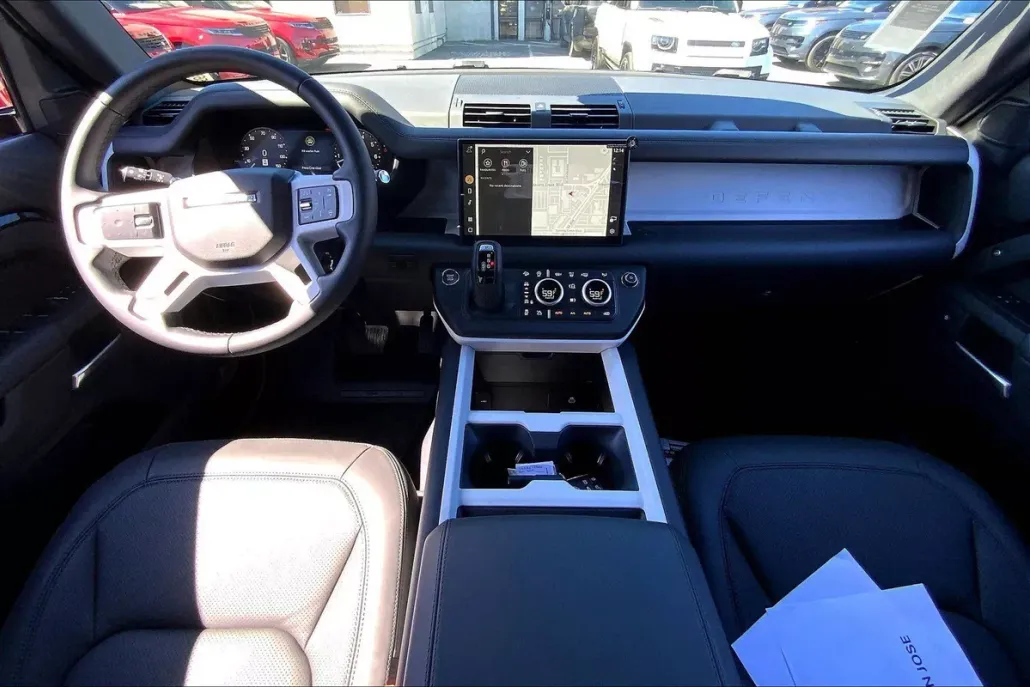 2025 Land Rover Defender 110 X-Dynamic SE photo 1