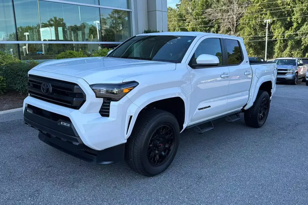 2024 Toyota Tacoma SR5 photo 1