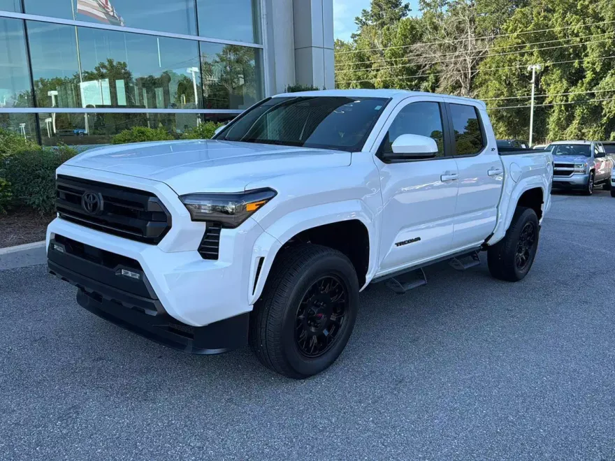 2024 Toyota Tacoma SR5 photo 1