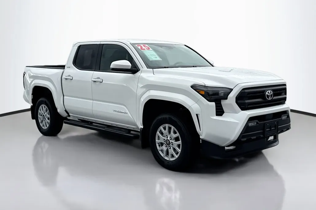 2025 Toyota Tacoma SR5 photo 1
