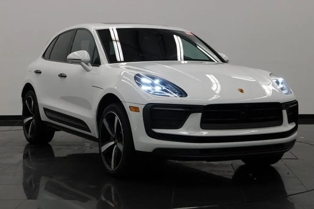 2024 Porsche Macan Base photo 1