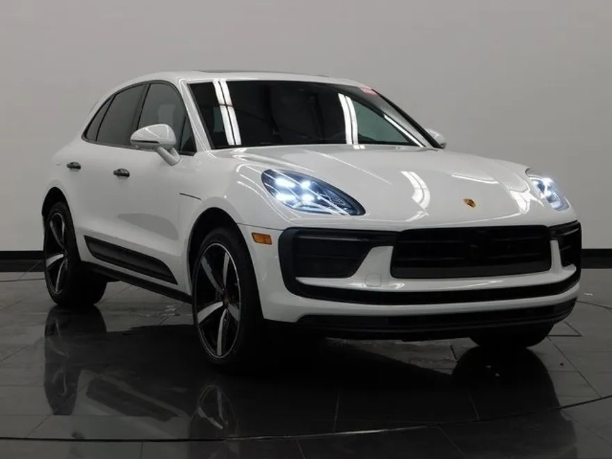 2024 Porsche Macan Base photo 1
