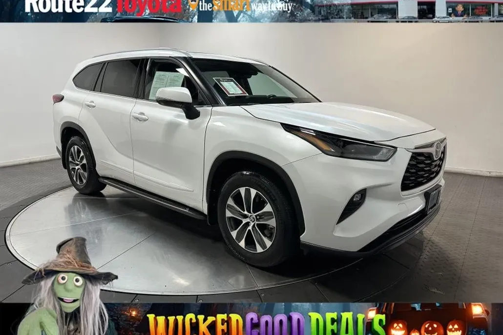 2022 Toyota Highlander XLE photo 1